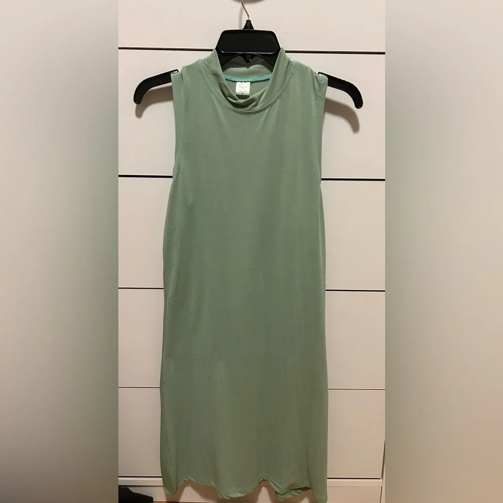 Green knee length dress - Picture 1 of 4